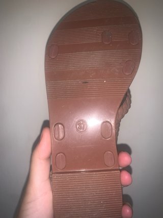 Chanclas de plástico marrones