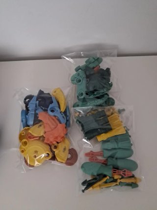 3 Dinosaurios para montar con lanzadores.