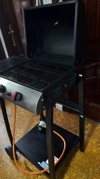 Barbacoa a gas semi-nueva desmontable