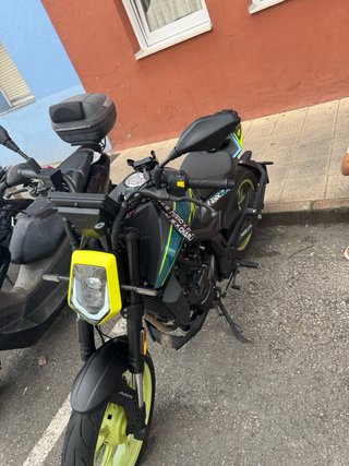 Moto MITT 125 NK Naked Verde y Amarillo