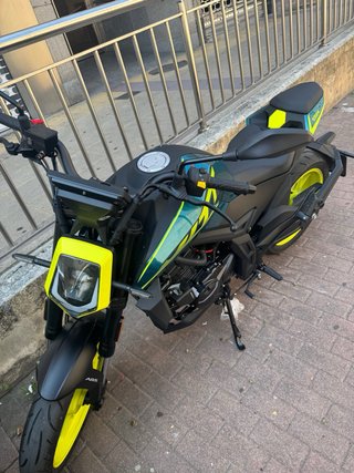 Moto MITT 125 NK Naked Verde y Amarillo