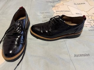 Zapatos charol CATWALK negros