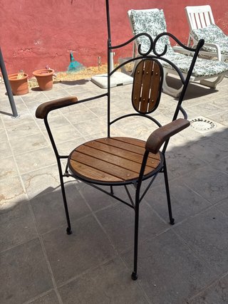 Seis sillas de exterior metal y madera