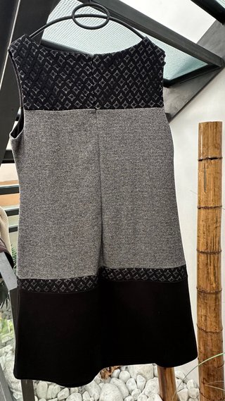 Vestido gris y negro