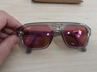 Gafas de sol Ray-Ban grises y rosas