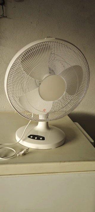 Ventilador de mesa grande blanco