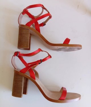 Sandalias Zara tacón. Piel naranja.