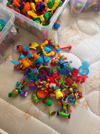 Lote Figuras y Vehículos Superthings