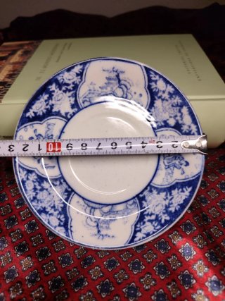 Taza y plato de té antiguos loza azul y blanca