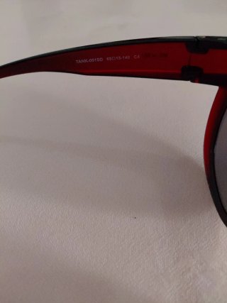Gafas de sol negras y marrones