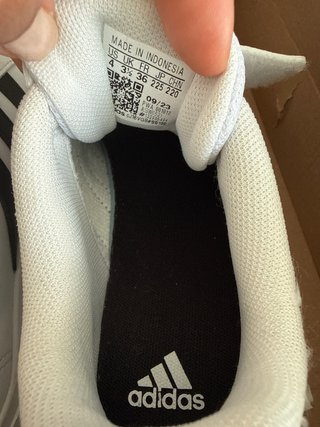Deportivas Adidas Unisex Blancas y Negras