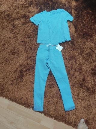 Conjunto niña azul T6: camiseta y malla larga.