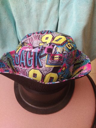 Sombrero estilo 90s multicolor