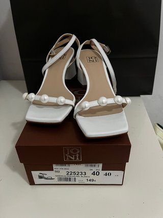 Sandalias Joni blancas con perlas Talla