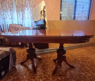Mesa de comedor antigua de madera