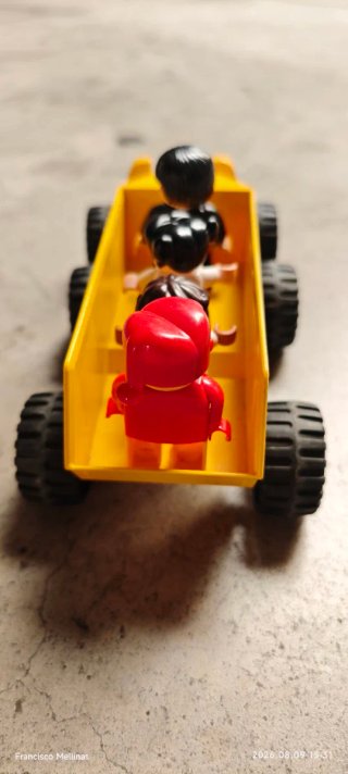 Camión Lego Duplo con 5 figuras