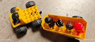 Camión Lego Duplo con 5 figuras