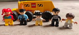 Camión Lego Duplo con 5 figuras
