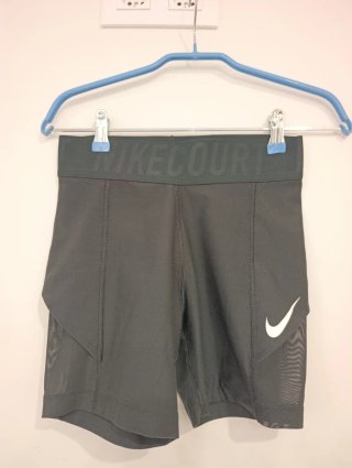 Shorts deportivos Nike Court Negro