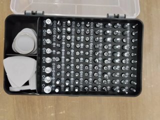 Caja de puntas con destornillador