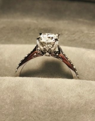 Anillo Oro Blanco 14K Moissanita central 1.00 ct