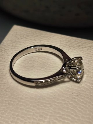 Anillo Oro Blanco 14K Moissanita central 1.00 ct