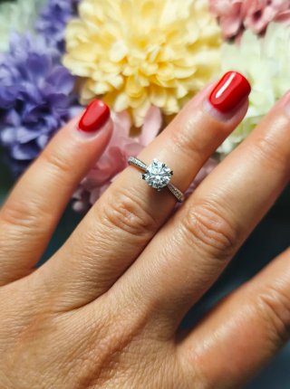 Anillo Oro Blanco 14K Moissanita central 1.00 ct