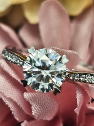 Anillo Oro Blanco 14K Moissanita central 1.00 ct