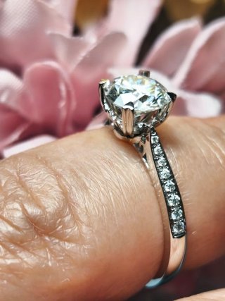 Anillo Oro Blanco 14K Moissanita central 1.00 ct