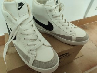 Nike Deportivas Blancas y Grises