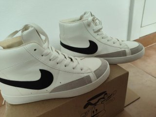 Nike Deportivas Blancas y Grises