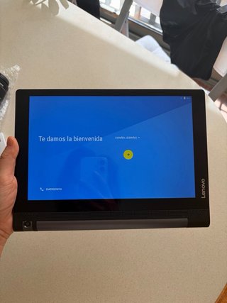 Tablet Lenovo Negra y Plateada
