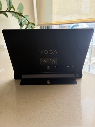 Tablet Lenovo Negra y Plateada