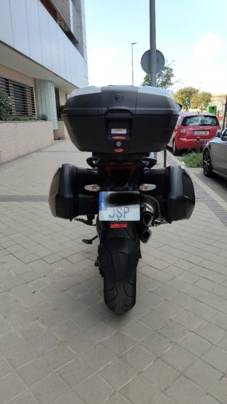 Ducati Multistrada 1200s Blanca y Negra