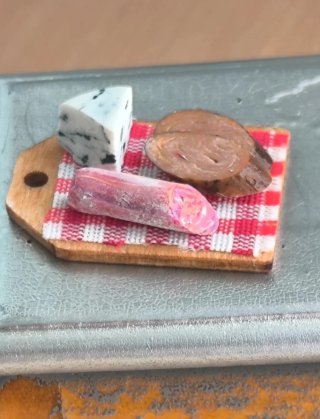 Tabla de embutidos miniatura resina