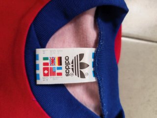 Camiseta Adidas Retro 90s Roja y Azul