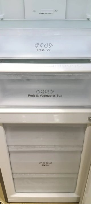 NEVERA COMBI HISENSE CON PUERTA CRISTAL NO FROST