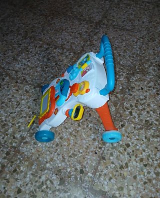Andador infantil con actividades
