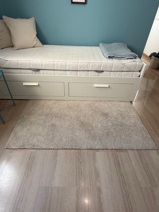 Alfombra de pelo corto, color hueso