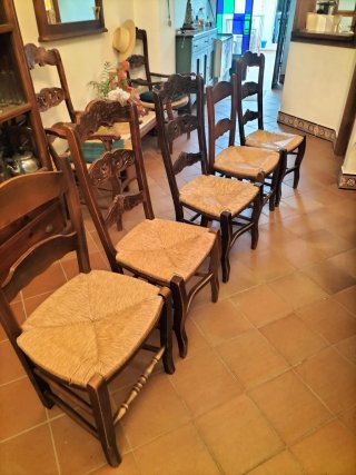 Mesa madera maciza y 5 sillas rústicas