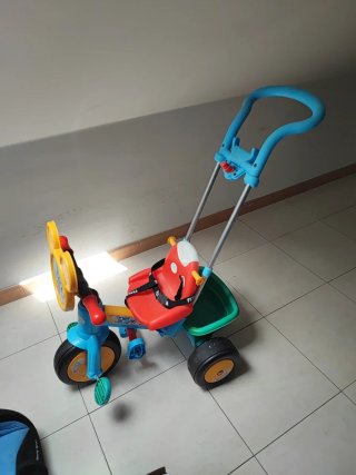 Triciclo para niños con empujador