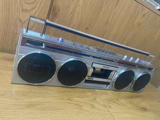 Radiocassette Boombox Sanyo M-7830 *NO FUNCIONA*