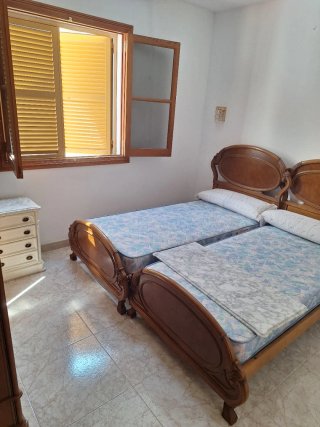 Alquilo piso muy luminoso de dos habitaciones  .