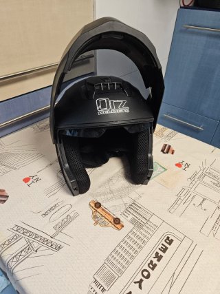 Casco de moto negro ORZ