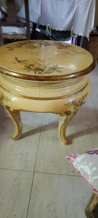 Mesa auxiliar estilo florentino