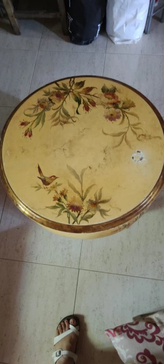 Mesa auxiliar estilo florentino