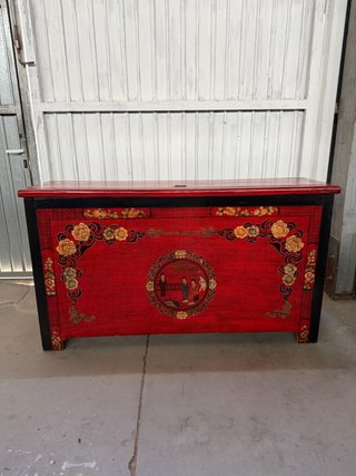 Aparador de madera lacado y pintado