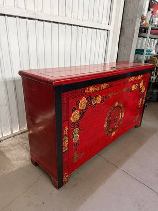 Aparador de madera lacado y pintado