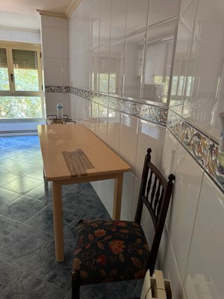 Mesa de cocina grande + silla de regalo