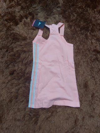 Vestido deportivo niña T8 salmón.